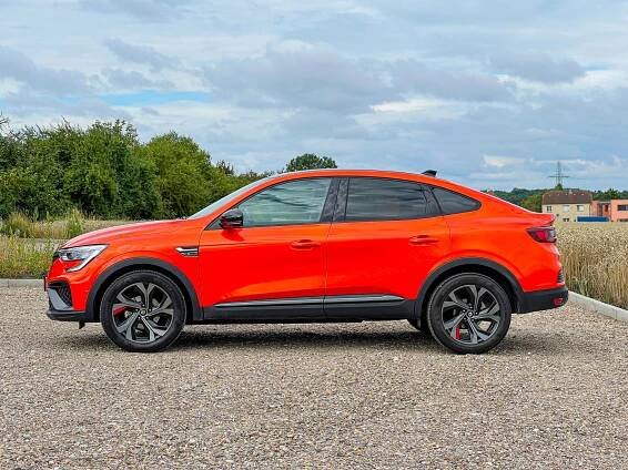 Test Renault Arkana TCe 140 EDC: Výtečné auto – GripTV