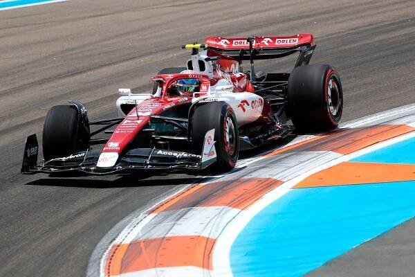 Formule 1 se do Číny příští rok nevrátí. Velká cena byla zrušena kvůli covidu-19