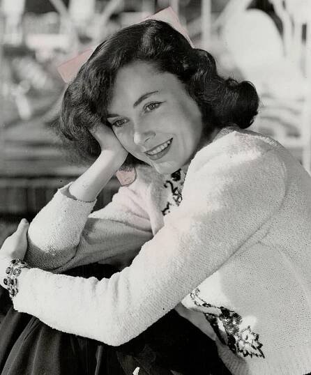 Maureen O'Sullivan Receives St. Bridget Trophy, 1946