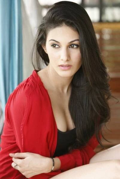 Best HD Pics of Indian Actress Amyra Dastur – ONLY Models