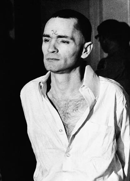 Charles Manson - vytvoril kult a na jeho príkaz zabilo niekoľko mladých ľudí mnoho nevinných