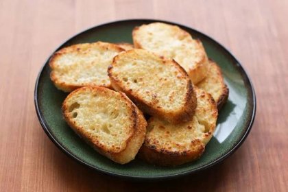 Roasted Garlic and Parmesan Bread
