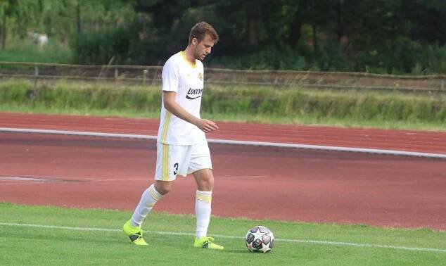 Fotbalisté Zlína B (bílé dresy) na úvod přípravy zvítězili a hřišti v Hranicích na Moravě 4:1.