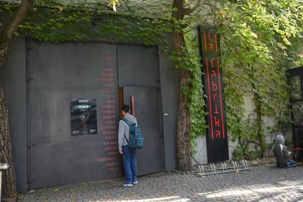 Tragédie v divadle La Fabrika: Sebevražda přímo během představení Dyka a Prachaře!