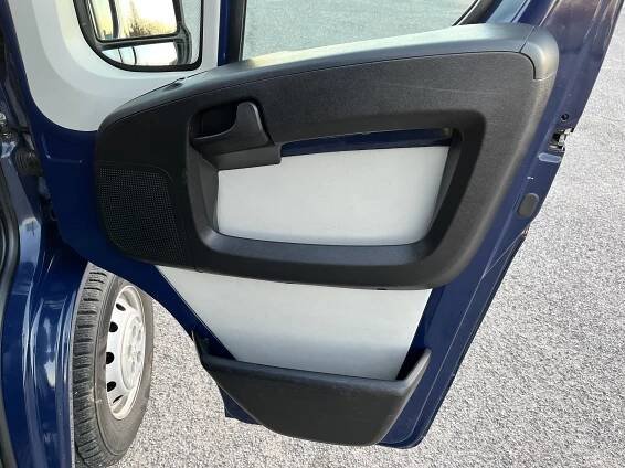 Peugeot Boxer 9 míst - Dodávky Morava.cz