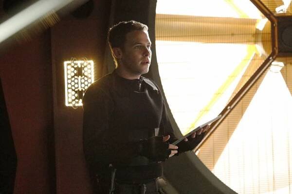 Agenti S.H.I.E.L.D. - S.O.S., část druhá - Z filmu - Iain De Caestecker