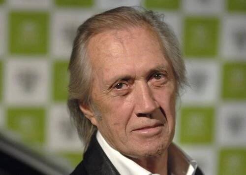 David Carradine měl provaz omotaný kolem krku a penisu