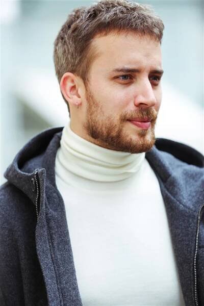 Jonas Bloquet - Acteur - UBBA 