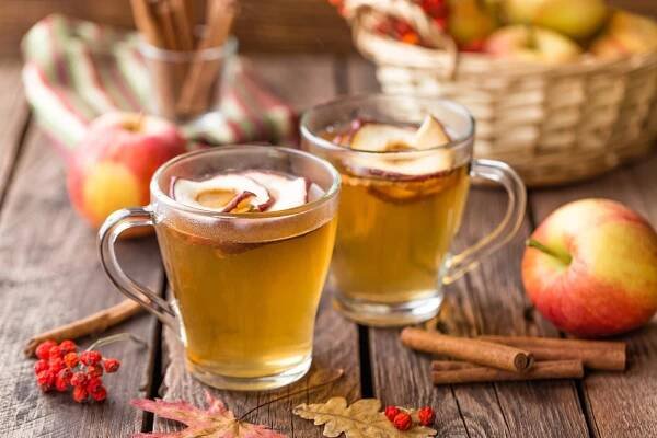 Recept: Teplý gin s tonikem, který zahřeje lépe než horký čaj