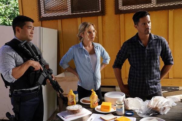 Magnum P.I. - Killer on the Midnight Watch - Z filmu - Tim Kang, Perdita Weeks, Jay Hernandez