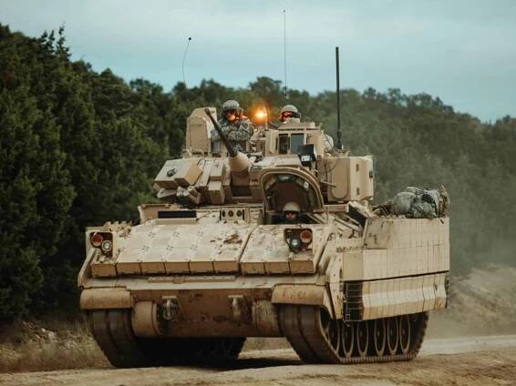 Bojová vozidla M2 Bradley budou „řádit“ na Ukrajině. Disponují kanónem i obávaným kulometem - Techsvět