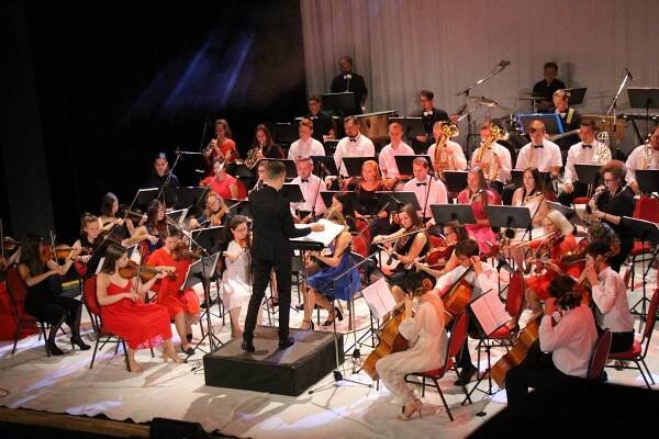Polický symfonický orchestr + Dasha, Martin Kumžák a Peter Binder - Oficiální stránky města Solnice