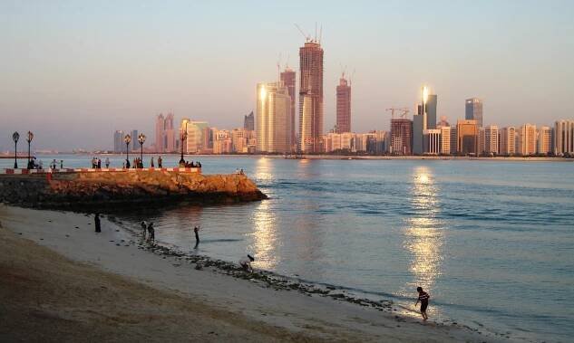 File:Abu Dhabi in evening.JPG