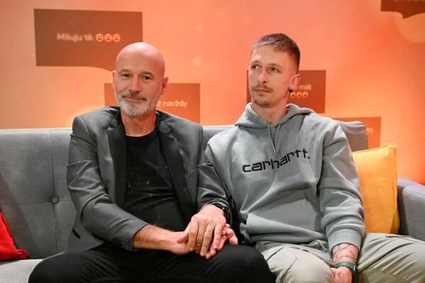 FOTO: Honza Musil a jeho přítel Jakub Gareth Bialý. – stránka 8