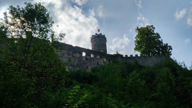 Hauenštejn (též Horní hrad či Hauenstein) – www.kissak.cz