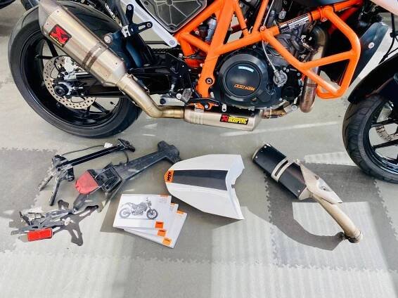 KTM 690 Duke R = TOP STAV / STK V CENĚ/ NAJETO 11.567 KM