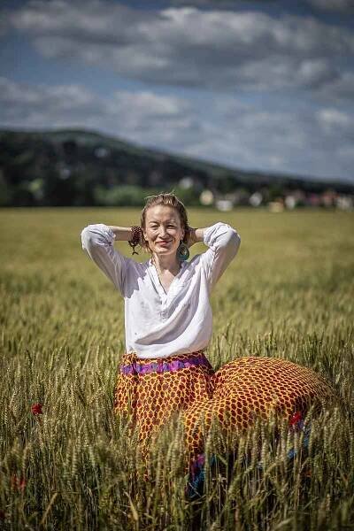 Herečka Helena Dvořáková byla hodně zaměstnaná sama sebou a ponořená do sebe, ale jen do chvíle, než ji nemoc naznačila, že by se měla zastavit.