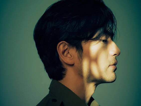 Lee Jin Wook o podpore G-Dragona, nečítaní komentárov od divákov a náročnej trojrole vo Sweet Home