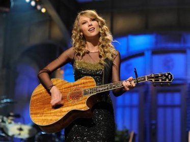 Študujú ju vedci, menia kvôli nej zákony: Taylor Swift prepisuje históriu, za najlepší album získala štvrtú Grammy | interez.sk