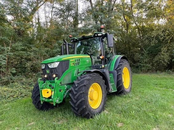 Kolový traktor John Deere 6135R Ultimate | STROM PRAHA a.s. 