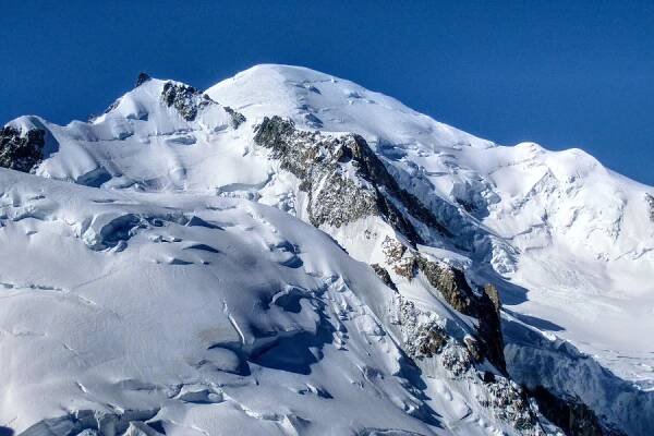Aiguille du Midi: výhled na Mont Blanc (4808 m)