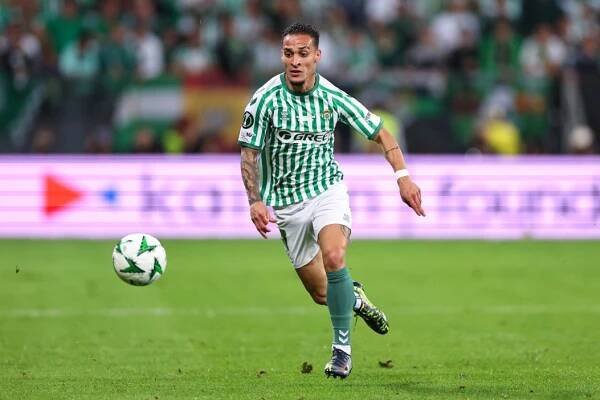 Antony is wanted by Real Betis after a successful loan spell but remains at Man United