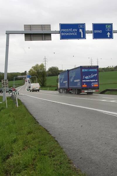 Nová křižovatka na I/43. Balisety u Sebranic nahradí kruhový objezd