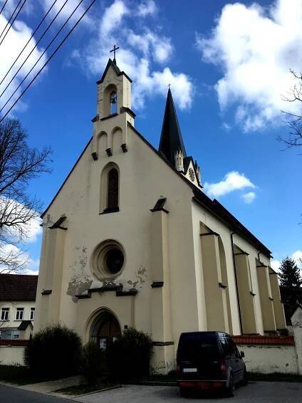Soubor:Kostel sv. Vavřince - západní pohled.jpg