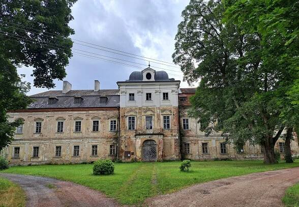 Objevte Dolní Lukavici. Zámek, řeku i příběhy zapomenuté v čase