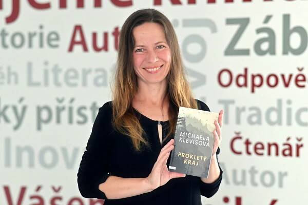 „Krimi žánr už není vnímán s despektem,“ říká autorka nejprodávanějších českých detektivek Michaela Klevisová