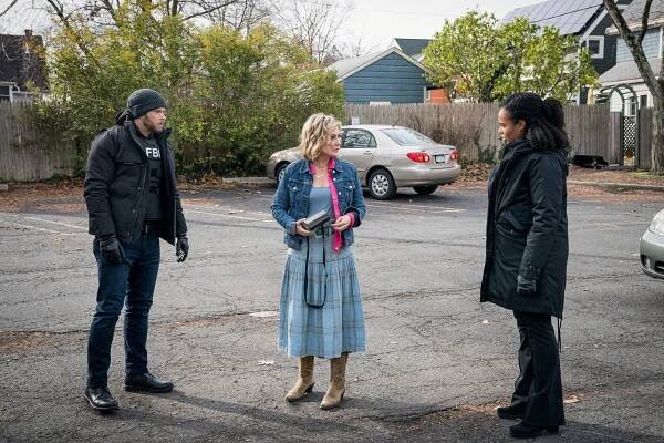 Kellan Lutz, Amy Carlson, Roxy Sternberg - FBI: Most Wanted - Deconflict - Z filmu
