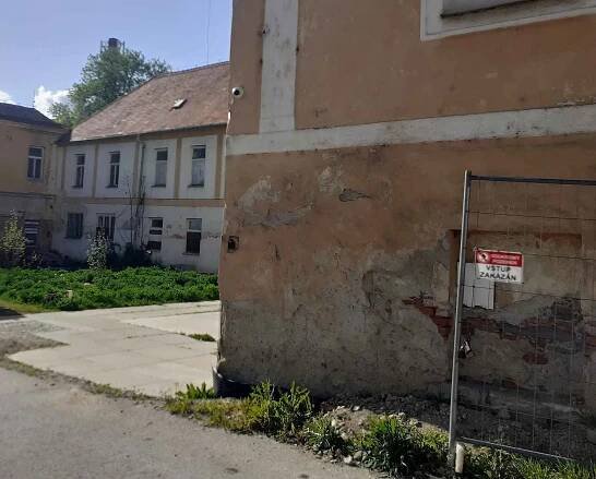 Areál bývalé staré nemocnice ve Znojmě ve Vídeňské ulici.