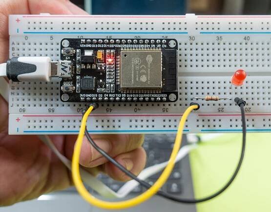 IoT prakticky: Python na ESP32 III, prvé pokusy s hardvérom « RoboDoupě - web nejen o robotice
