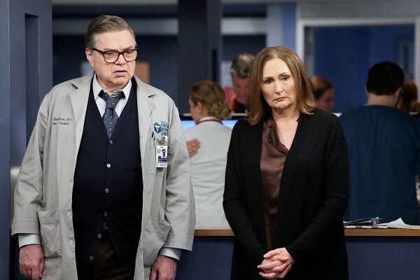 Nemocnice Chicago Med - Like a Phoenix Rising from the Ashes - Z filmu - Oliver Platt, Nora Dunn