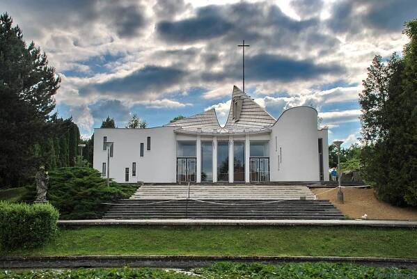 Unikátní kostel sv. Josefa v Senetářově