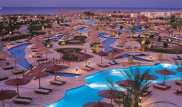 Hotel Hurghada Long Beach Resort: fotografie vybavení exteriérů a interiérů ubytování.