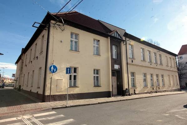 Práce na opravách tvrze v Hluku zbrzdili archeologové, tvrdí starosta