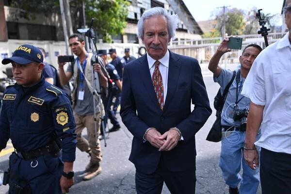 Periodista Jose Rubén Zamora vuelve a prisión y su libertad depende de la CSJ