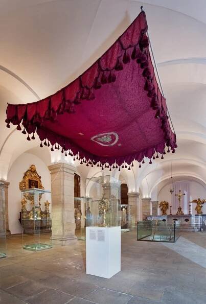 Z výstavního sálu: Smlouva nová a věčná + Křivákova Pieta - Muzeum umění Olomouc