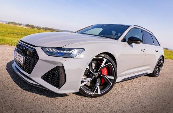 Nejrychlejší chalupář široko daleko: Otestovali jsme Audi RS6 Avant! Jak se s tímhle mimořádným kombíkem jezdí?