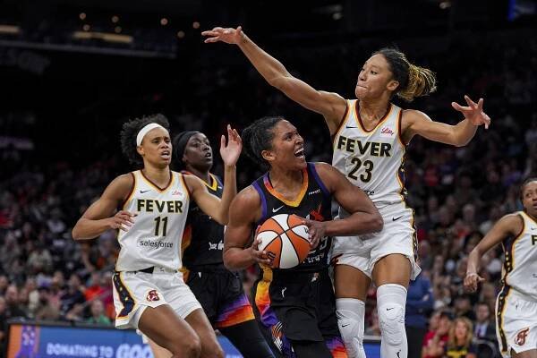 Bývalá Pražanka Thomasová si od Clarkové znovu vzala rekord WNBA