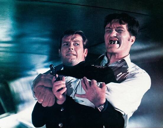 James Bond 007: The Spy Who Loved Me, aka. Der Spion der mich liebte, GroBbritannien 1977, Regie: Lewis Gilbert, Darsteller: Roger Moore, Richard Kiel