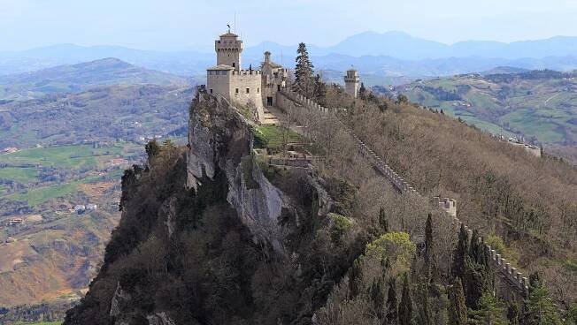 Torre Cesta and Torre Montale