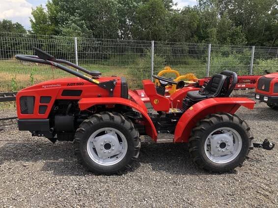 Traktor AGT 960 (Otočné pracoviště řidiče)