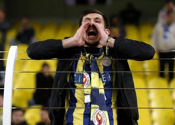 Provokace v Istanbulu. Fanoušci při zápase s Dynamem Kyjev oslavovali Putina