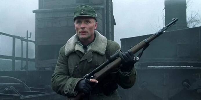 Záběr z filmu Nepřítel před branami