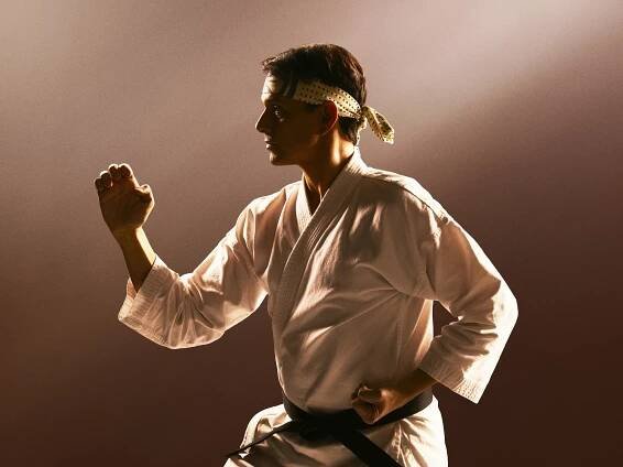 Cobra Kai: Seriálové pokračování Karate Kid odkoupil Netflix a láká na 3.řadu