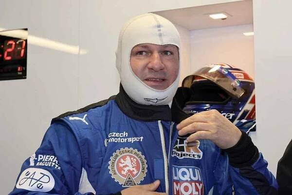 Videodotazník pro Tomáše Engeho: Formule znamenala adrenalin, táta byl proti