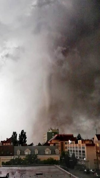 Jižní Moravu zasáhla silná bouře s tornádem. Pomozte lidem! ⋆ Rádio Krokodýl
