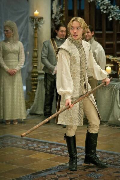 Království - Vyhnanství - Z filmu - Toby Regbo